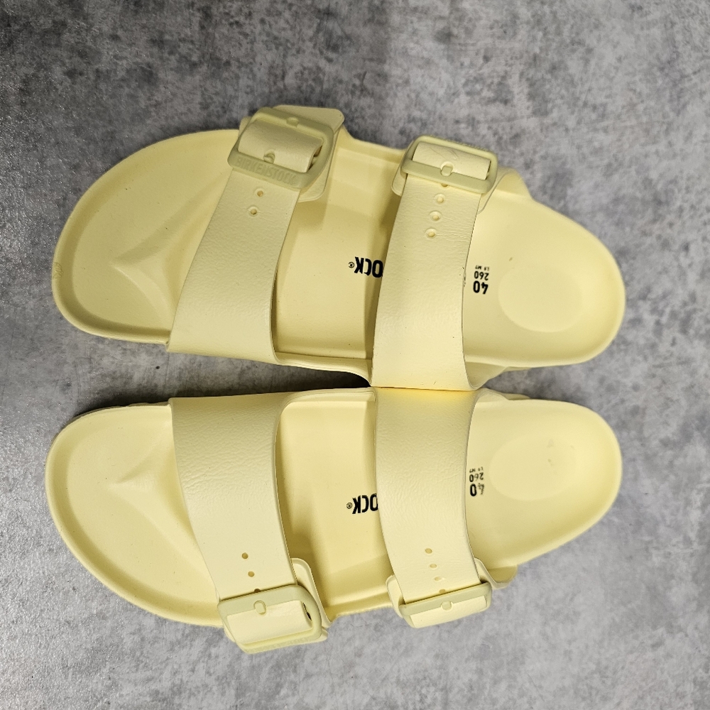 Sandals - Picture 2 of 4